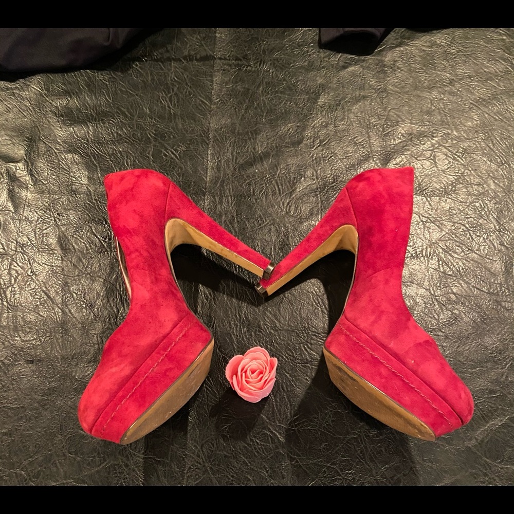 Soft Red Nine West pump. Comfortable and sexy